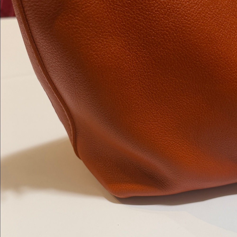 Elegant Orange Leather Shoulder Bag - Picture 5 of 16